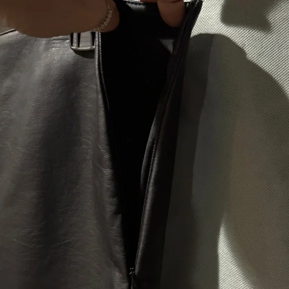 Venus W Sz 8 black faux leather pants NWOT never worn side zipper - Picture 5 of 10